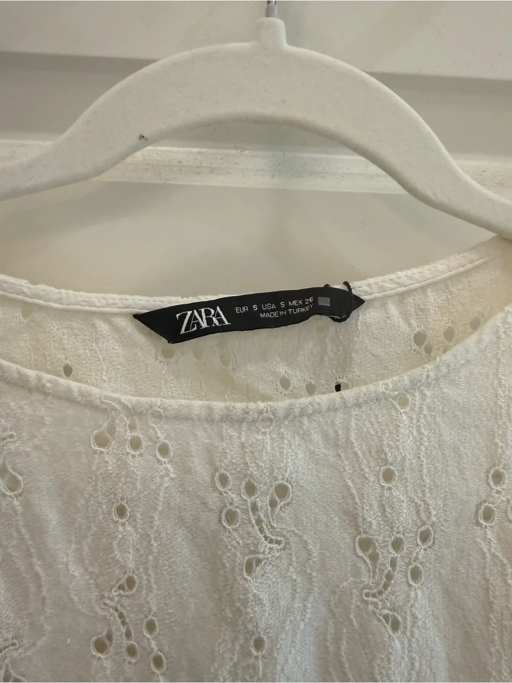 Zara Cream Eyelet Puff-Sleeve Peplum Blouse Size Small